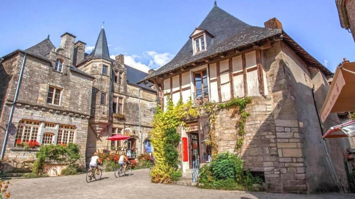 Le Morbihan abrite ce **plus beau village de France** breton, un village de caractère au bord de l’eau