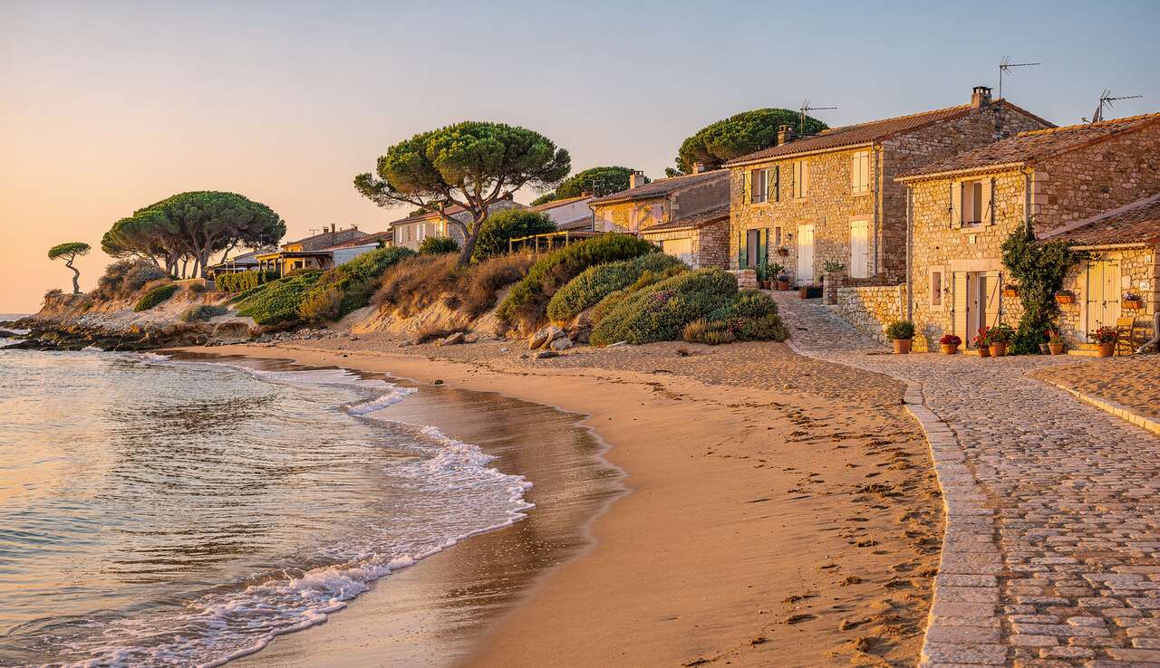 Les tr&eacute;sors naturels de m&egrave;ze : balades et plages