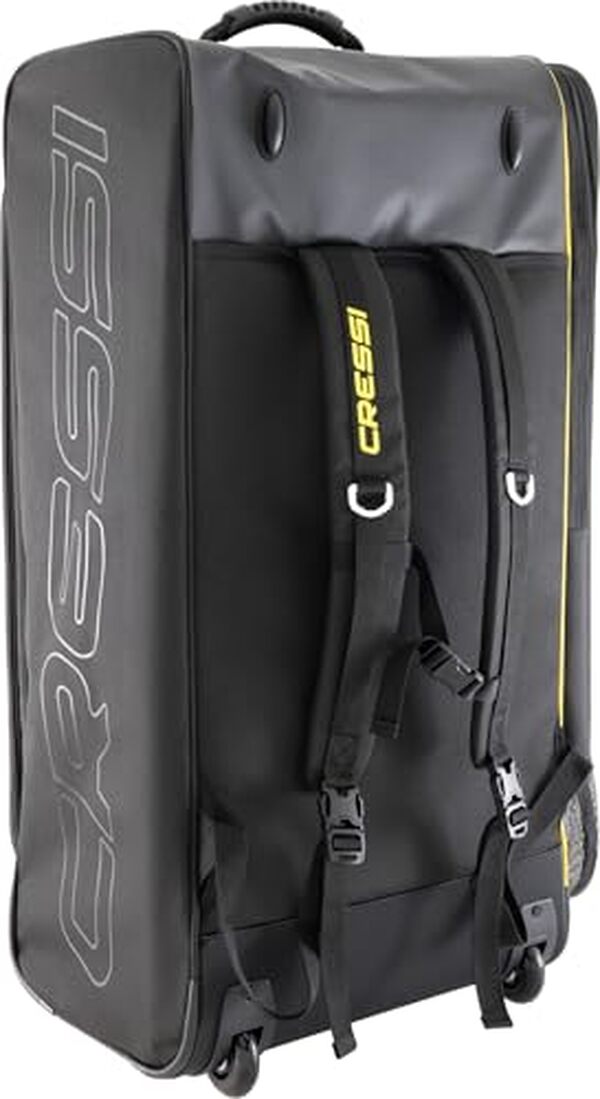 Découvrez le sac à roulettes Cressi Moby 2 et ses 110 litres de capacité : un compagnon de voyage robuste et spacieux. Lisez notre analyse détaillée pour comprendre pourquoi il est l'accessoire idéal pour les aventuriers.