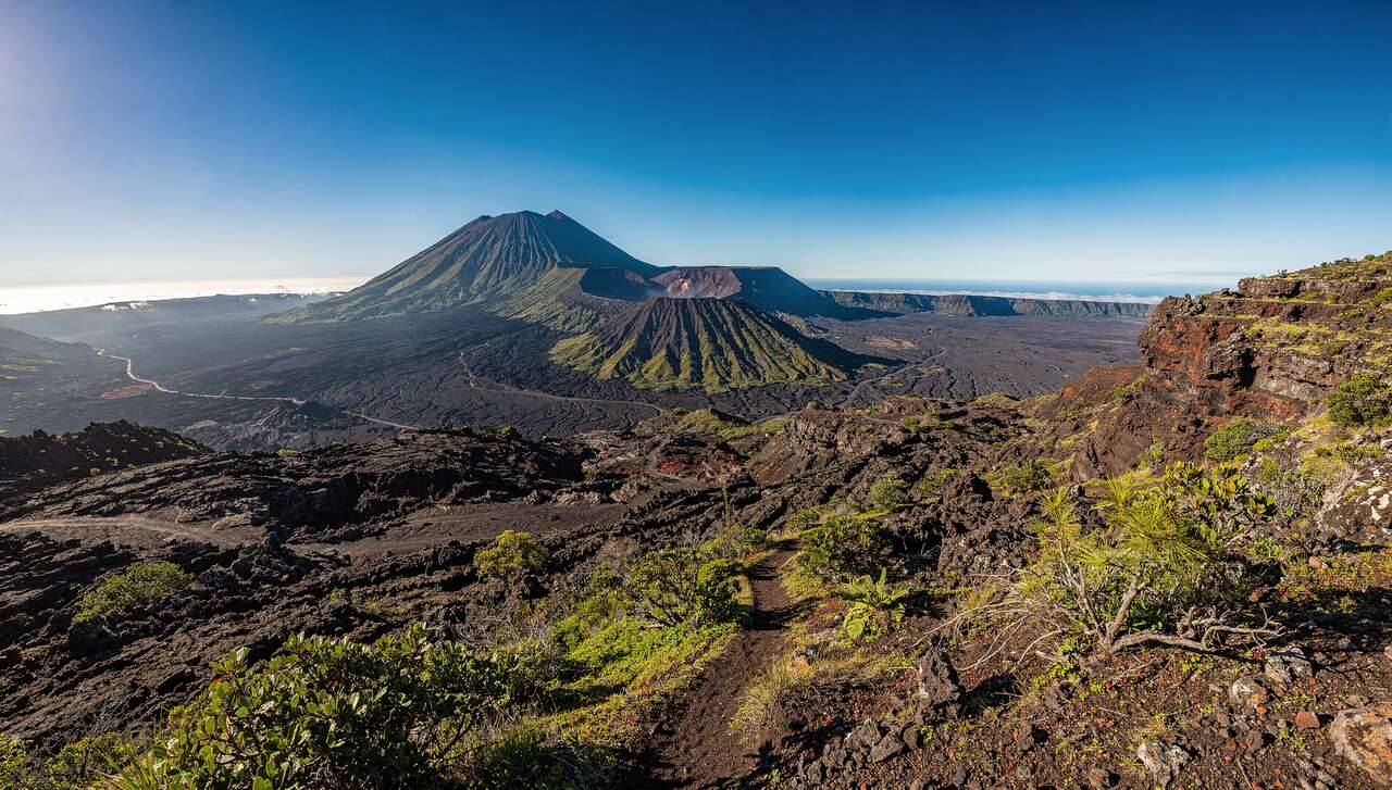 Randonnée au Piton de la Fournaise à la Réunion : guide Complet