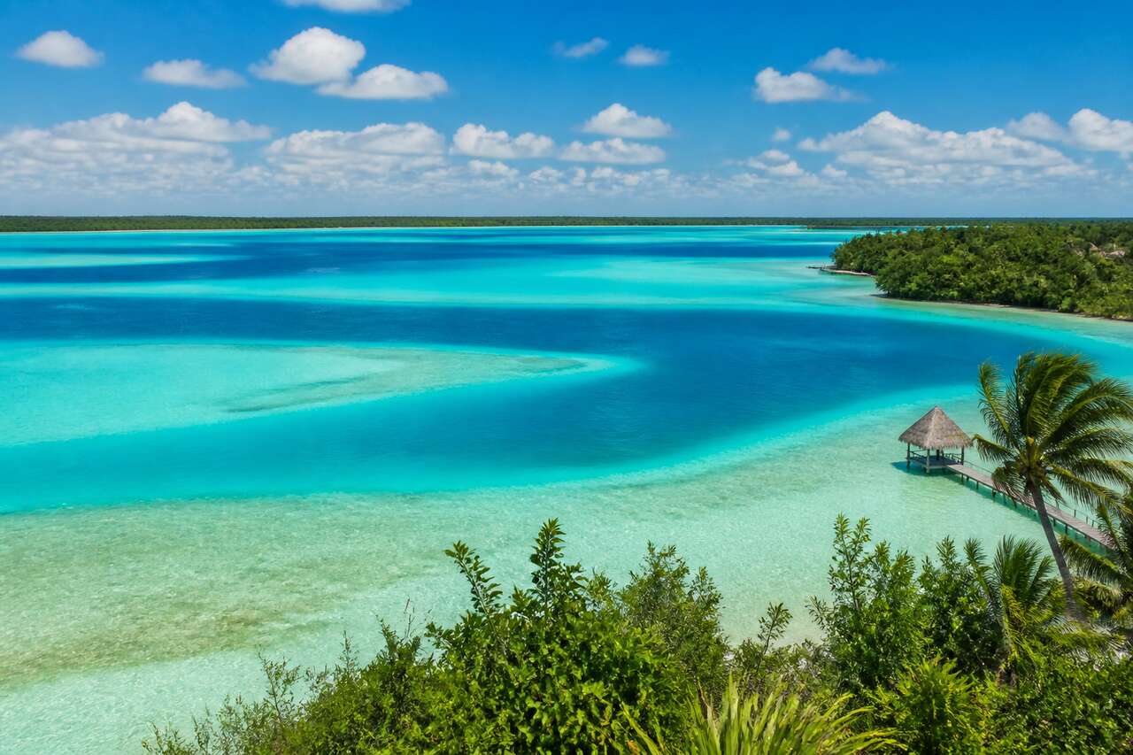 Bacalar : découvrez la magnifique lagune aux 7 nuances de bleu