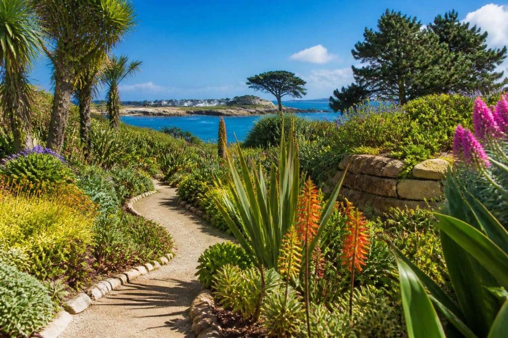 Visiter l'île de Batz en une journée : guide essentiel