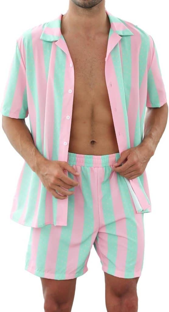 Test du costume d'Halloween homme chemise hawaïenne et short à rayures