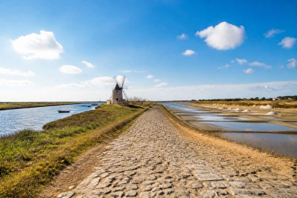 S'échapper vers le charme authentique de l'île de Noirmoutier : entre marais salants et plages sauvages