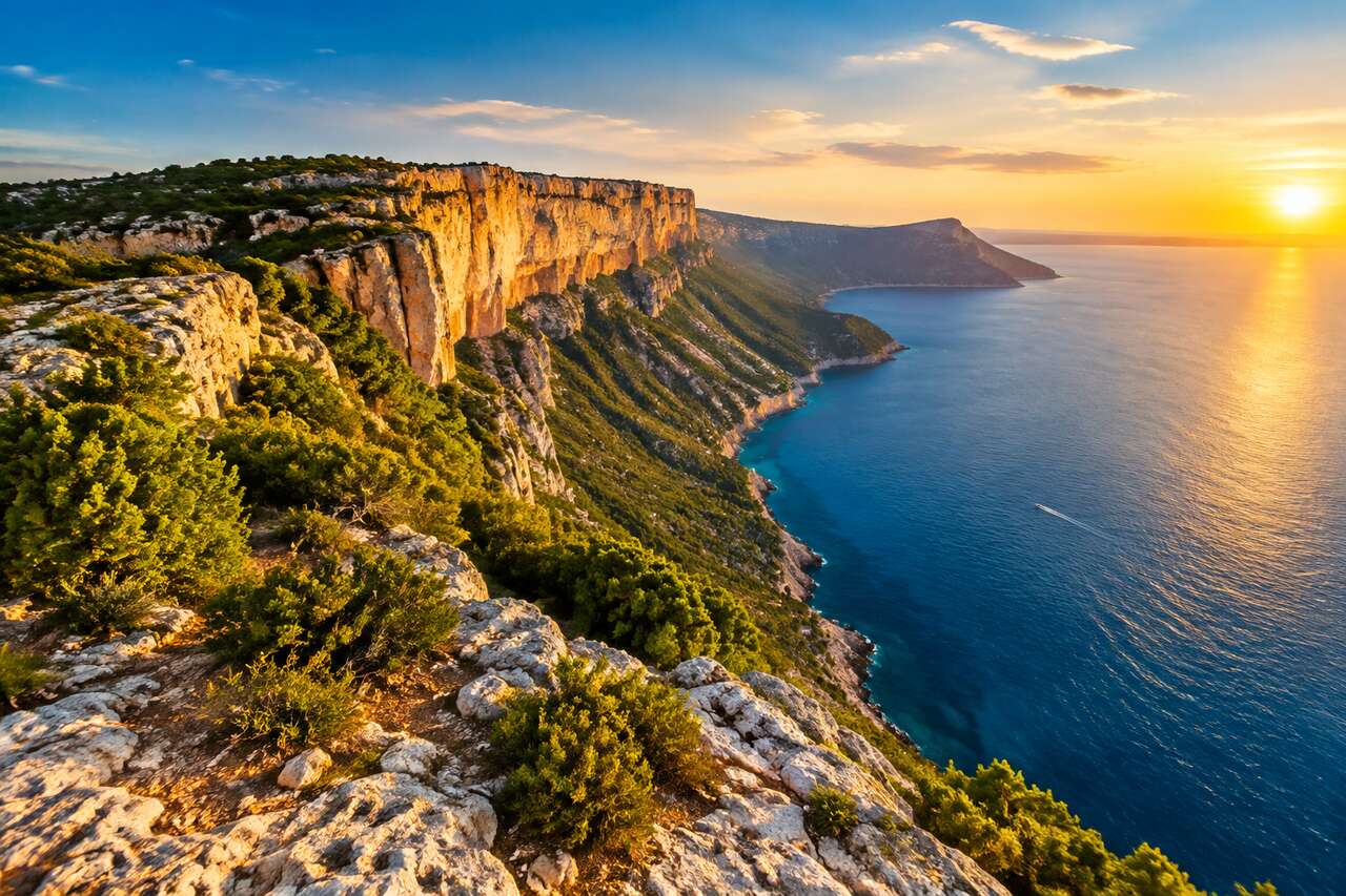 Randonnée et panoramas à Cap Canaille : comment explorer ces sentiers vertigineux sans prendre de risques