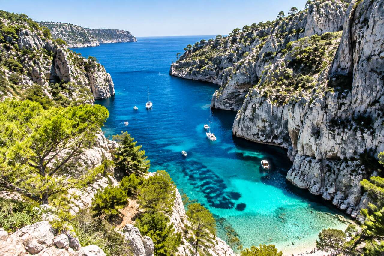Exploration insolite : secrets cachés de la calanque d'En-Vau