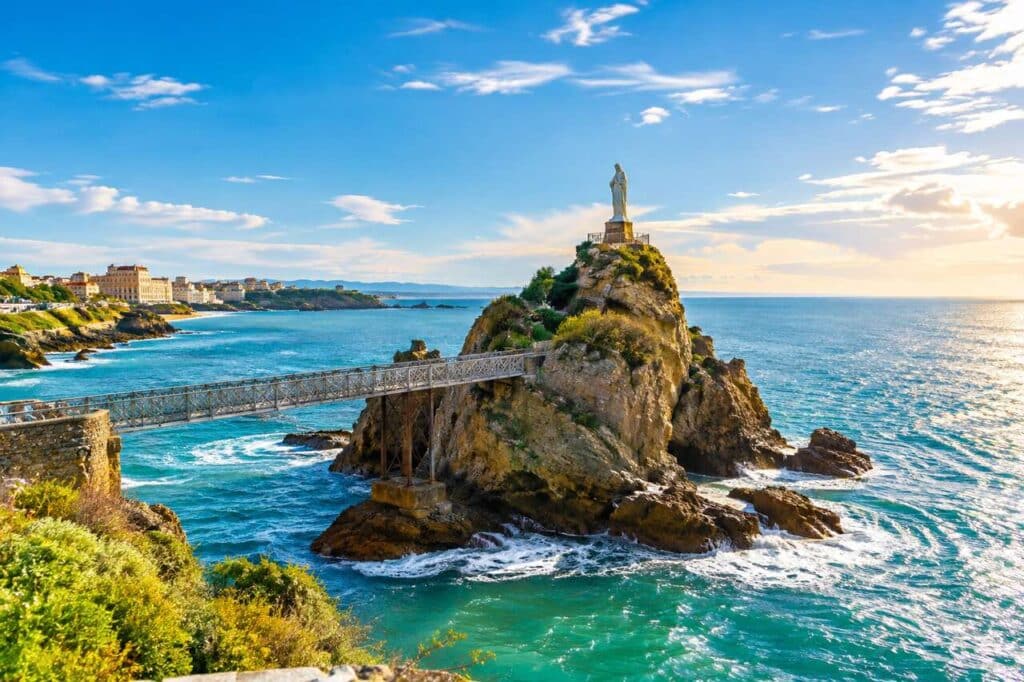 Les secrets de la Vierge : un détour spirituel au cœur de Biarritz