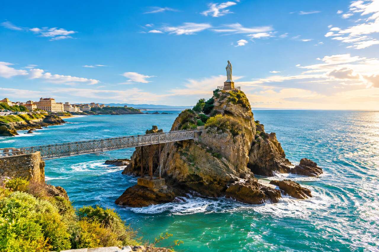 Les secrets de la Vierge : un détour spirituel au cœur de Biarritz